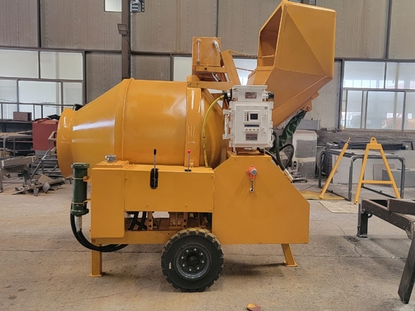 礦用濕噴臺(tái)車(chē)，礦用混凝土泵，礦用攪拌機(jī)發(fā)貨